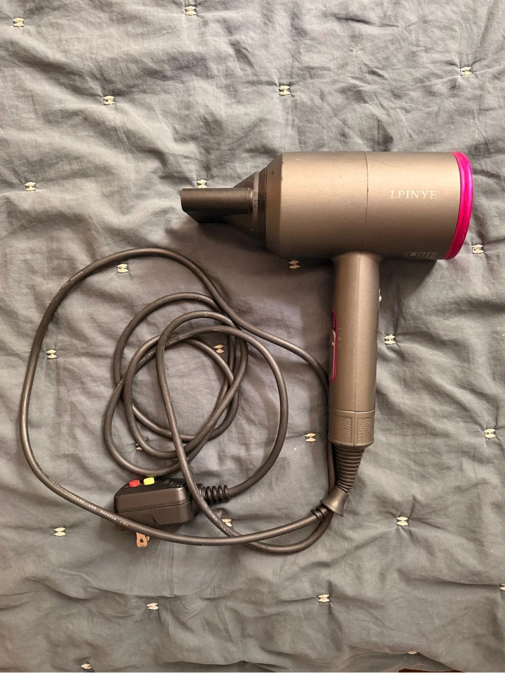 1800W - Compact & Lightweight Travel Hair Dryer with styling Nozzle